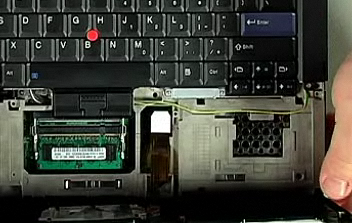 Proč vrže opěrka zápěstí na ThinkPadu?