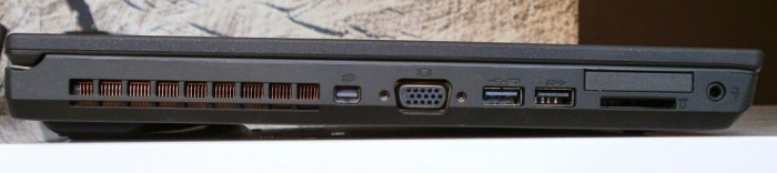 mini-DisplejPort, VGA, USB 2.0 stále napájaný, USB 3.0, čítačka pamäťových kariet 4v1 (MMC, SD, SDHC, SDXC), slot pre ExpressCard, združený port pre slúchadlá a mikrofón 
