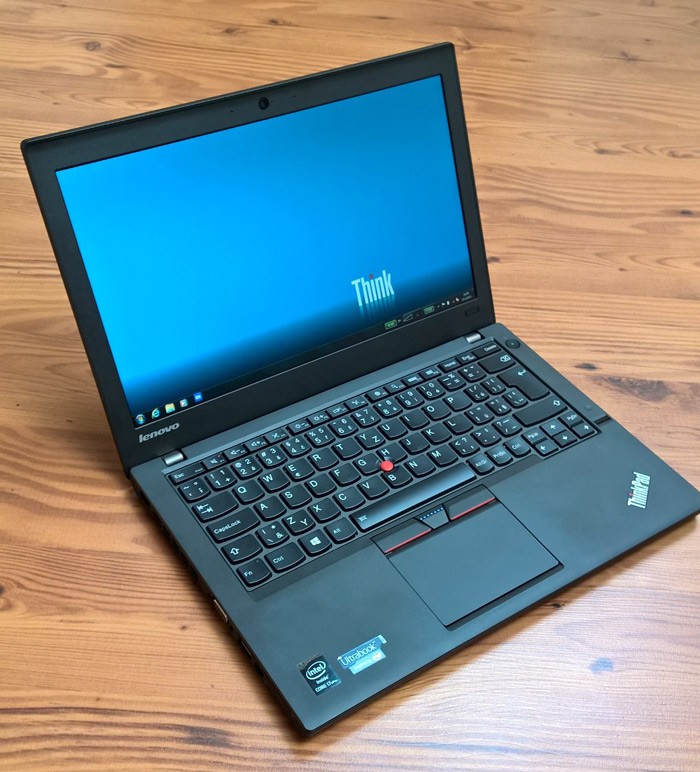 ThinkPad X250: X240 s tlačítkami TrackPointu