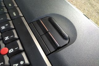 IBM ThinkPad A21e TrackPoint buttons detail