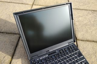 IBM ThinkPad A21e body 3