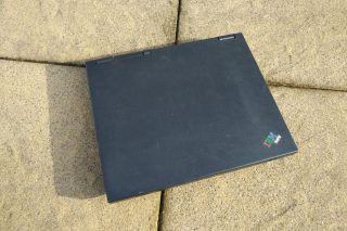 IBM ThinkPad A21e closed