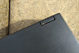 IBM ThinkPad A21e hinge indicator
