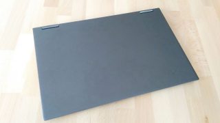 Horní-kovové-víko-displeje-s-logem-YOGA