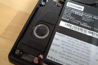 Detail reproduktoru.