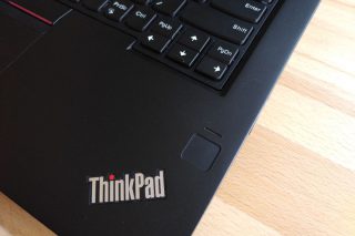 Čtečka otisků prstů.