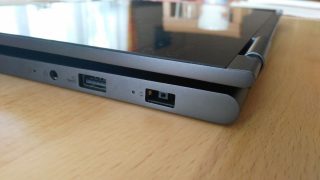 I při úplném otočení displeje se jedná o tenký stroj