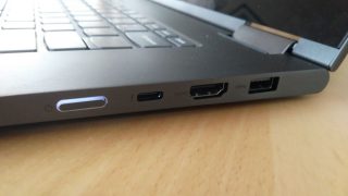 Pravá strana počítače vypínač, USB-C, HDMI a USB 3.0