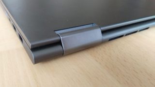 Pravý ze zadní strany