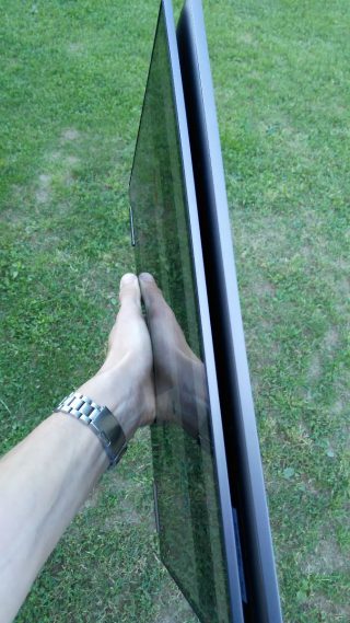 V režimu tablet nedoléhají obě části až k sobě