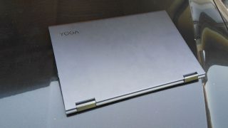 Zařízení je celokovové