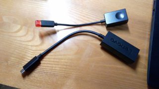 Přiložené redukce na VGA a Ethernet