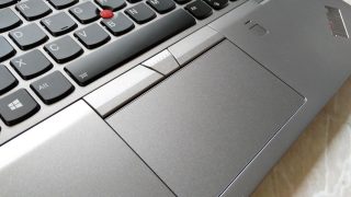 Touchpad a místo pod klávesnicí