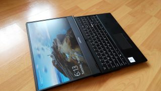 Displej je možné otočit až do roviny