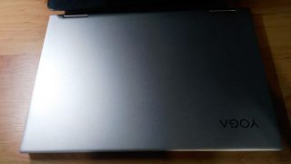 Horní kryt displeje