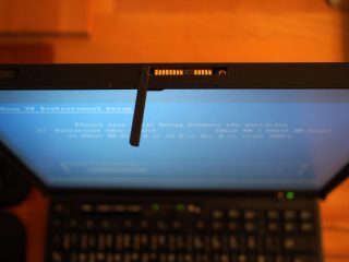 Konektor UltraPort v notebooku IBM ThinkPad X20 (zdroj: https://www.reddit.com/user/Pan_opticom)