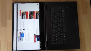 Panty umožňují dát zařízení do jedné roviny Yoga 730 15