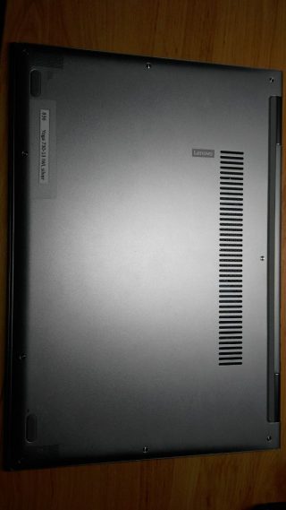 Spodní strana počítače