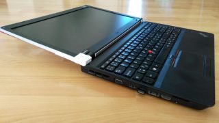 Notebook otevřen do roviny