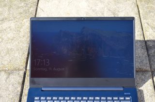 Displej je nečitelný jak na přímém světle...