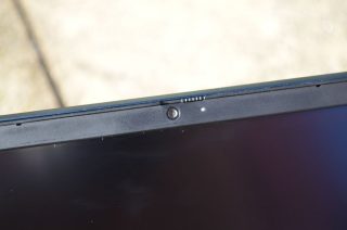 Nezakrytá webkamera.