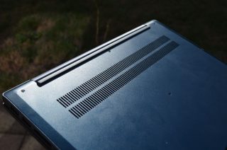 Průduchy pro nasávání vzduchu.