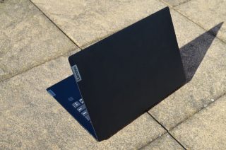 Design navazuje na předchozí modely.