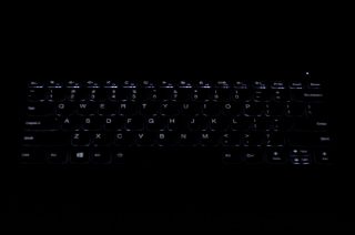 LED diody klávesnice prosvítají až při dívání se z velkého úhlu.