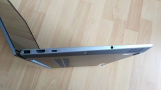 Levá strana notebooku