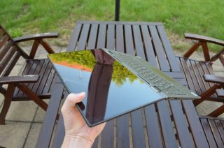 ...není na něj ale stavěný, a je to znát.