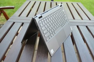 Klávesnice se při otočení obrazovky deaktivuje.