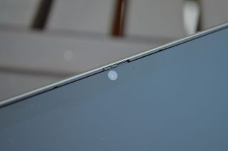 Webkamera po zakrytí mechanickou krytkou.