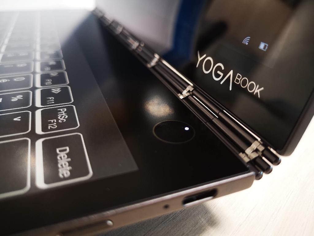 Lenovo Yoga Book C930 - Logo detail