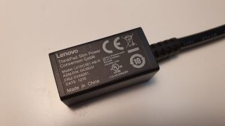 Detail štítku produktu.