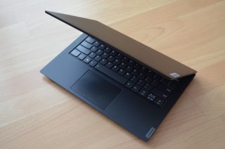 IdeaPad S340-14 nevybočuje z designové linky výrobce.