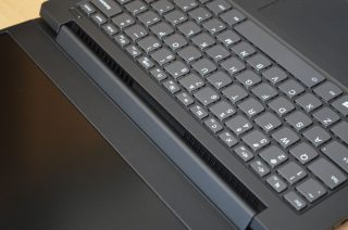 Lenovo IdeaPad S340-14API výdech chlazení