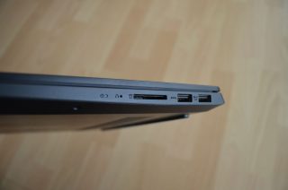 Vítám přítomnost slotu na SD kartu.