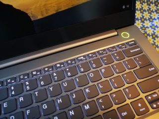 TB14IML-klavesnice-a-ctecka