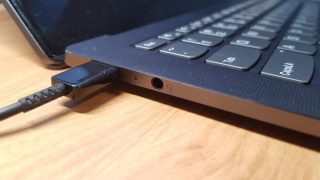 Napájecí USB-C a 35 mm audiojack