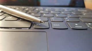 Porovnání velikosti pentilky 5 s klávesou