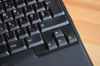 Šipky byly jasně oddělené, klávesy pro pohyb vpřed a vzad tou dobou ještě chyběly.