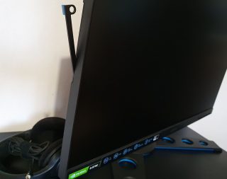 LCD Legion Y27gq-20 DrzakSluchatka