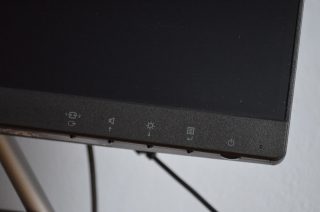 Vlastní klávesy na spodní straně.