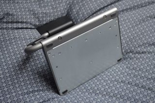 Spodní strana podstavce.