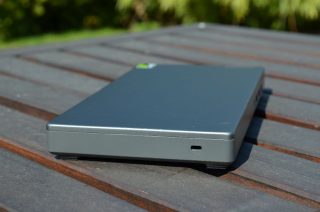 Zdířka zámku kensington.