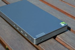 Nechybí nezbytná loga.