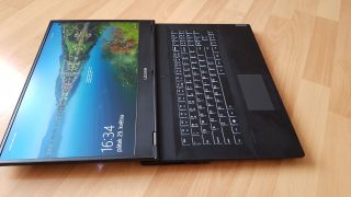 Maxímální úhel rozevření Legion Y540