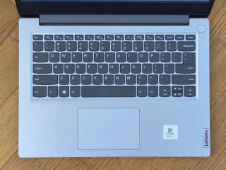 IdeaPad 3 14-ADA05-foto-02