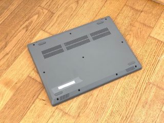 IdeaPad 3 14-ADA05-foto-05