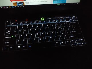 V původním barevném rozložení jsou zelené a červené diody výraznějším prvkem (ThinkPad T25).